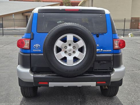 Used 2008 Toyota FJ Cruiser 2WD image 4