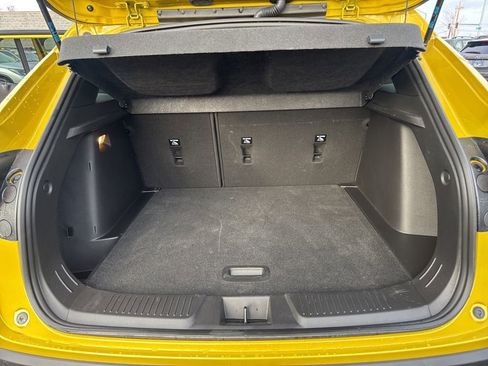 Used 2024 Chevrolet Trax RS w/ Sunroof Package image 12