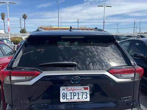 Used 2019 Toyota RAV4 Limited image 2