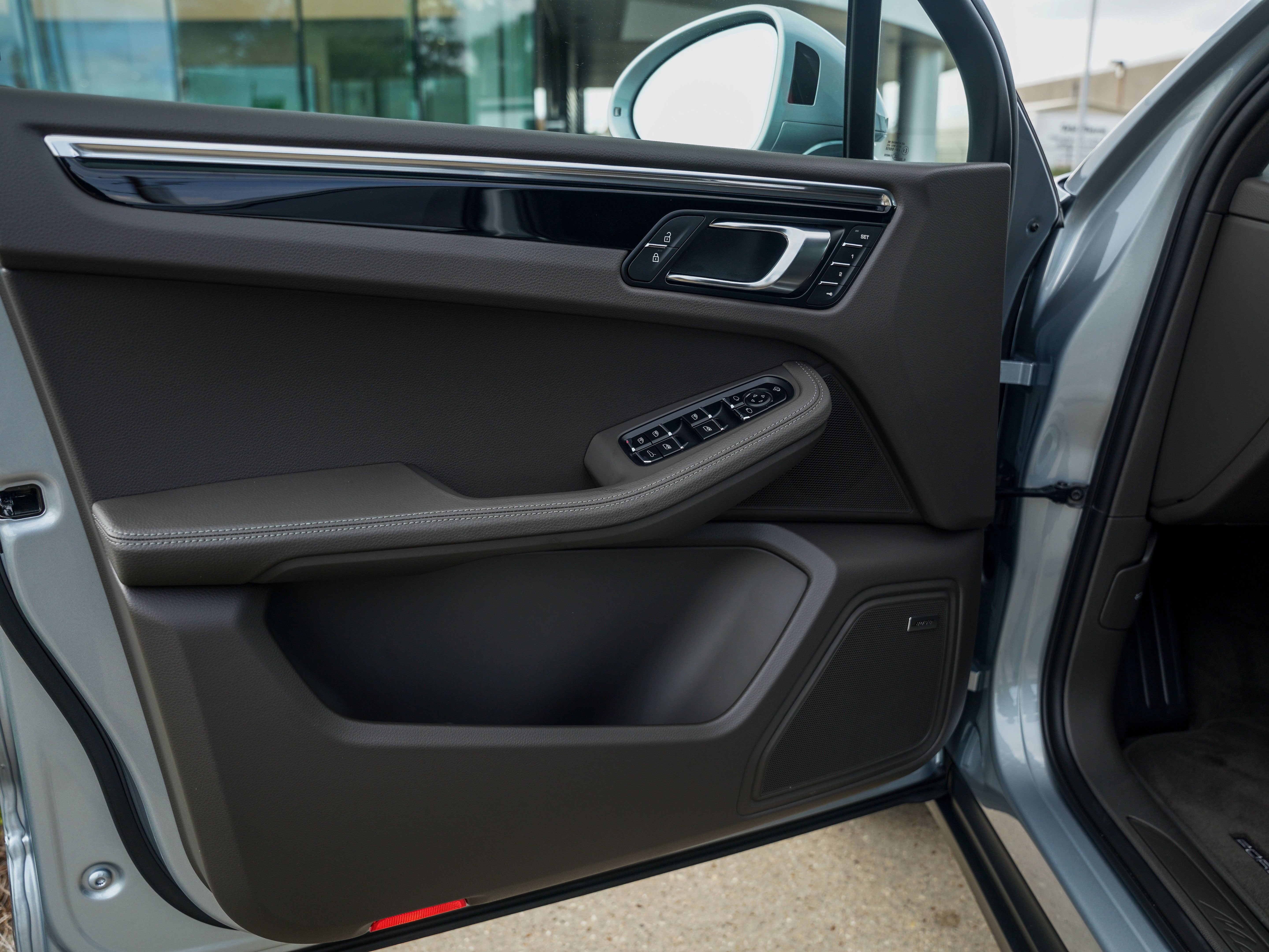Certified 2026 Porsche Macan AWD/4WD image 16