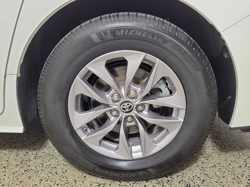 Used 2021 Toyota Sienna XLE FWD image 8
