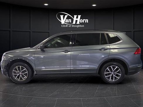 Used 2020 Volkswagen Tiguan SE w/ Panoramic Sunroof Package image 12