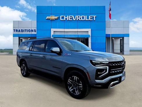 Used 2025 Chevrolet Suburban Z71 AWD/4WD image 2