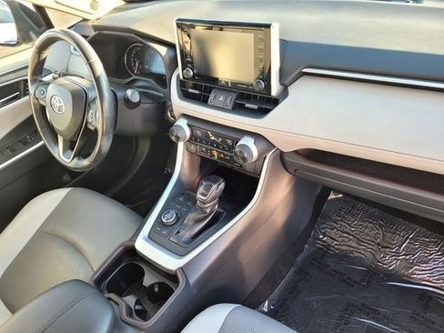 Used 2019 Toyota RAV4 Limited image 21