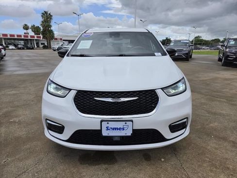 Used 2025 Chrysler Pacifica Select FWD image 20