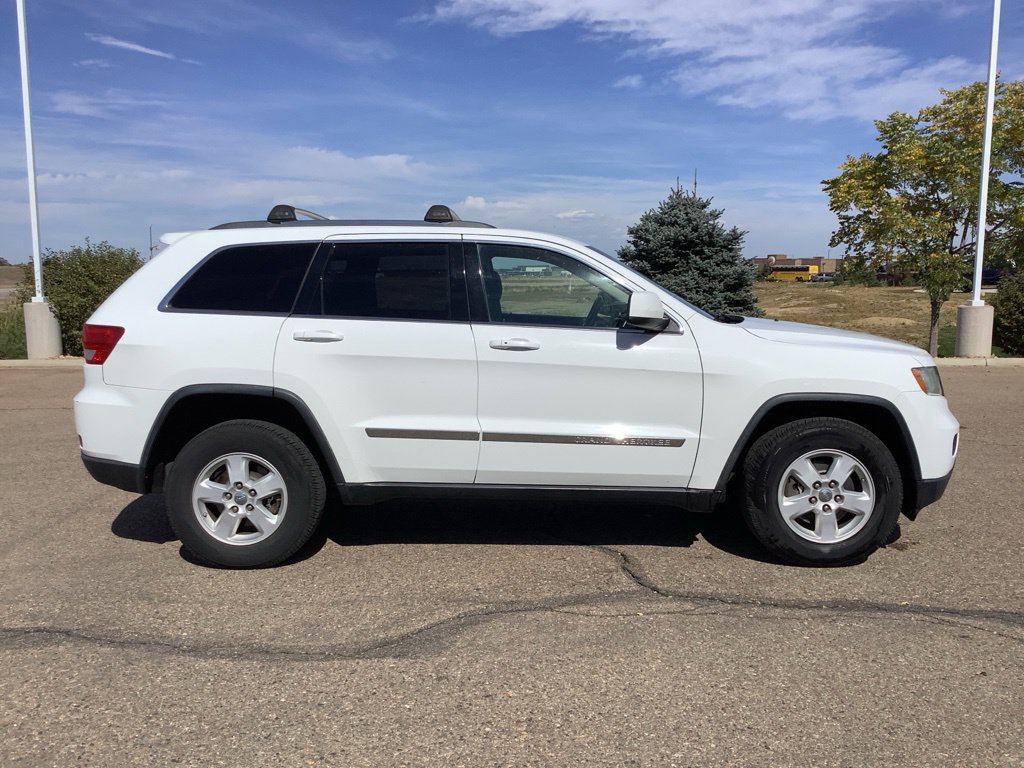 Used 2013 Jeep Grand Cherokee Laredo w/ Laredo E Group AWD/4WD image 2