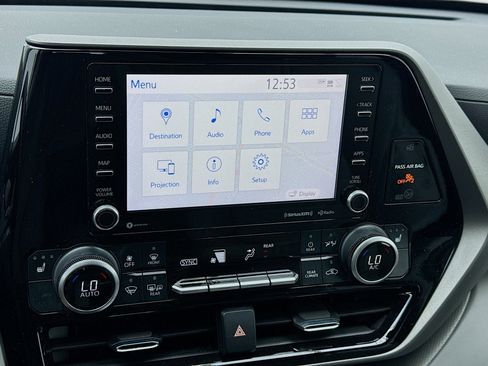 Used 2021 Toyota Highlander XLE image 11