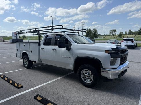 Used 2021 Chevrolet Silverado 2500 W/T w/ WT Convenience Package AWD/4WD image 3