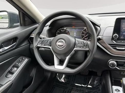 Used 2024 Nissan Altima 2.5 SV AWD/4WD image 12