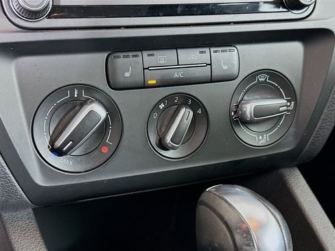 Used 2018 Volkswagen Jetta SE image 23