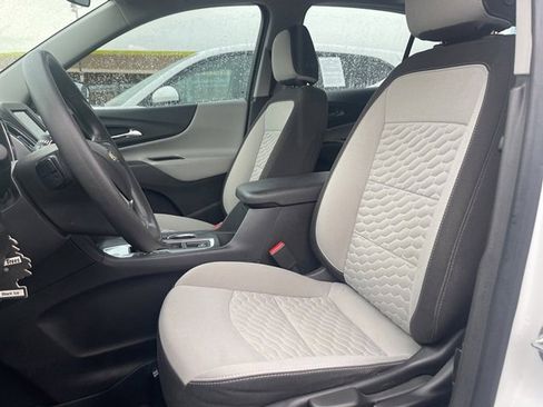 Used 2020 Chevrolet Equinox LS image 18