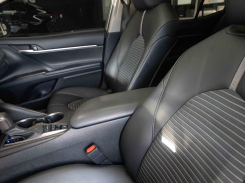 Used 2021 Toyota Camry SE image 10