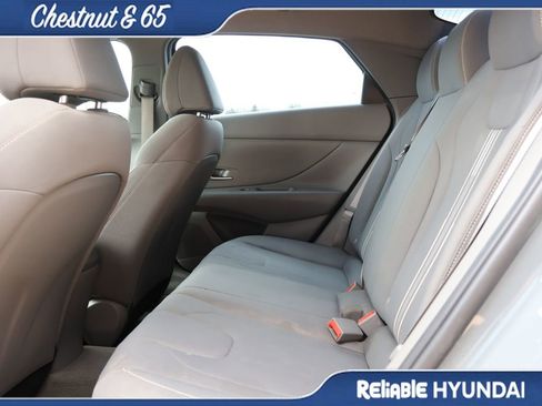 Used 2022 Hyundai Elantra SEL FWD image 18