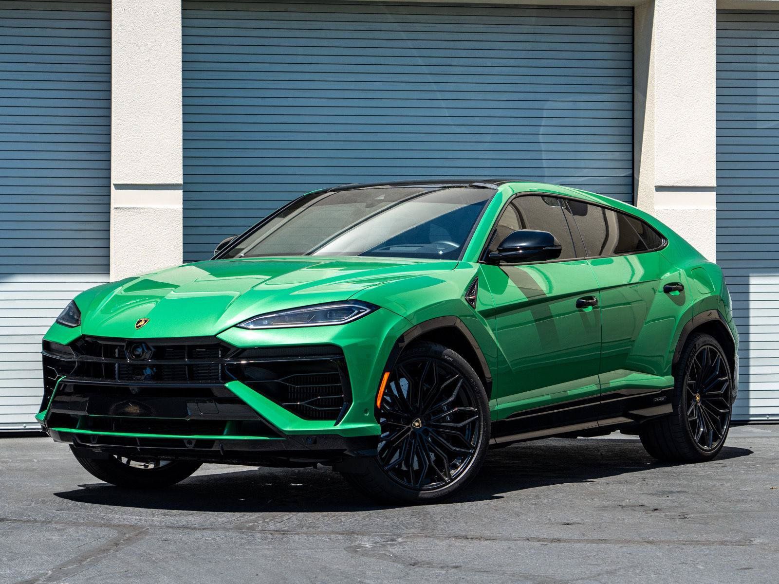 Used 2025 Lamborghini Urus Performante AWD/4WD image 3