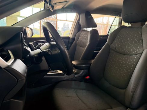 Used 2020 Toyota RAV4 XLE AWD/4WD image 16