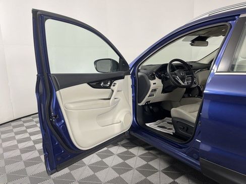 Used 2022 Nissan Rogue Sport SV FWD image 14