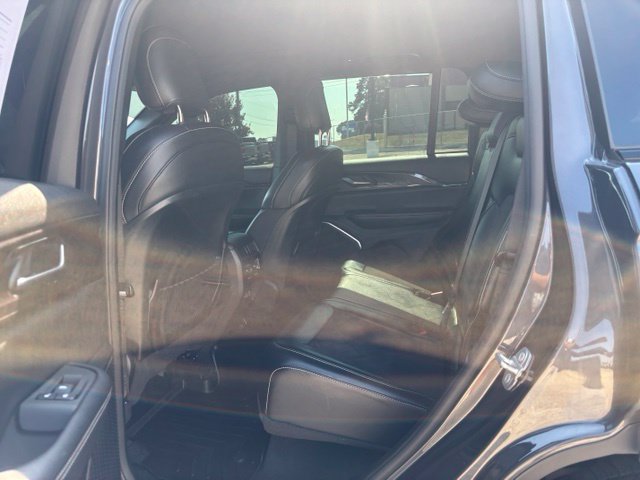 Used 2022 Jeep Grand Cherokee Altitude AWD/4WD image 12