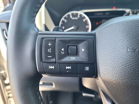 Used 2025 Nissan Rogue SV w/ SV Premium Package FWD image 31
