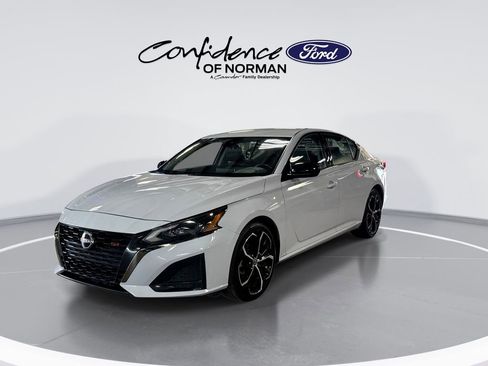 Used 2024 Nissan Altima 2.5 SR FWD image 3