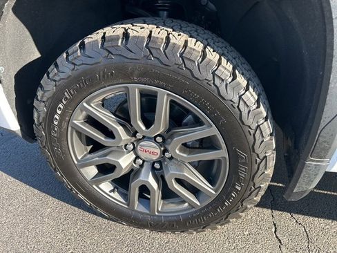 Used 2022 GMC Sierra 1500 AT4 w/ AT4 Premium Package image 17