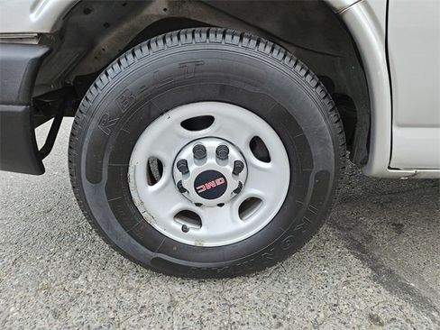 Used 2011 GMC Savana 3500 LS image 8