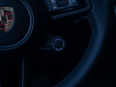 Certified 2025 Porsche Cayenne E-Hybrid Coupe AWD/4WD image 9