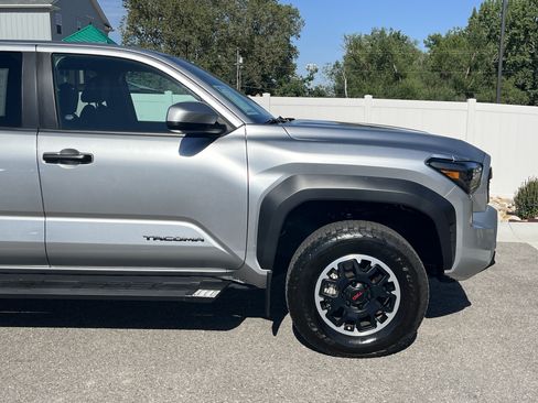 Used 2024 Toyota Tacoma TRD Off-Road AWD/4WD image 8
