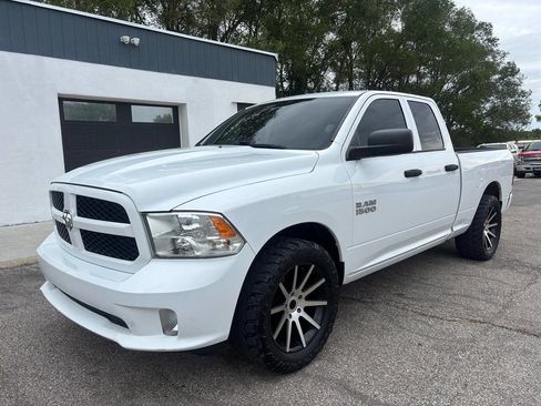 Used 2016 RAM 1500 Express RWD image 2