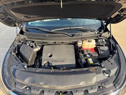 Used 2023 Buick Enclave Essence image 9