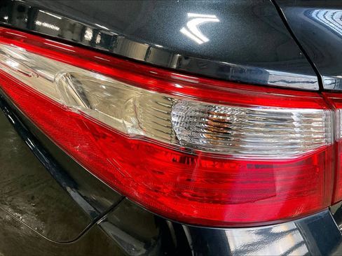 Used 2017 Toyota Camry LE image 28