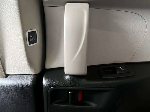 Used 2025 Toyota Grand Highlander AWD image 16