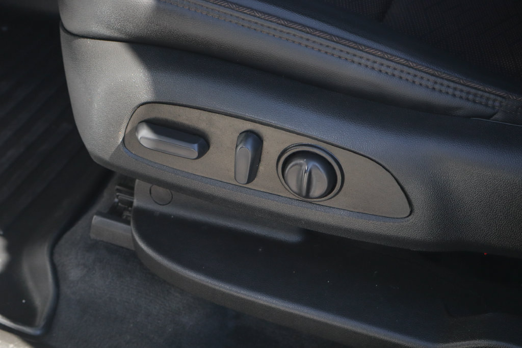 Used 2023 Chevrolet Traverse High Country FWD image 19