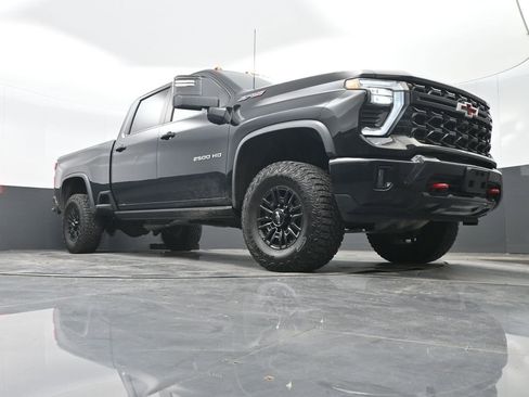 Used 2024 Chevrolet Silverado 2500 ZR2 w/ Technology Package image 33