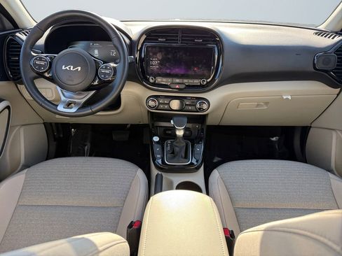 Used 2025 Kia Soul EX image 10