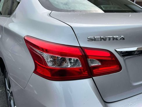 Used 2019 Nissan Sentra SV w/ Special Edition Package FWD image 11