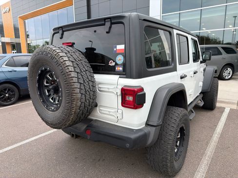 Used 2018 Jeep Wrangler Unlimited Rubicon w/ Dual Top Group AWD/4WD image 4