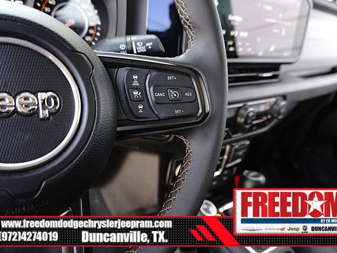Used 2024 Jeep Gladiator Sport AWD/4WD image 29