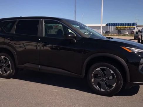 Used 2025 Nissan Rogue SV AWD/4WD image 3