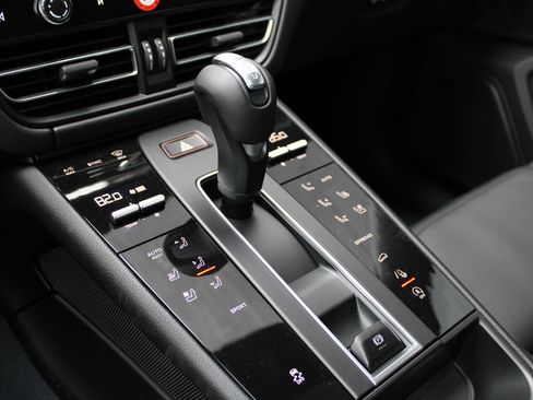 New 2026 Porsche Macan image 20