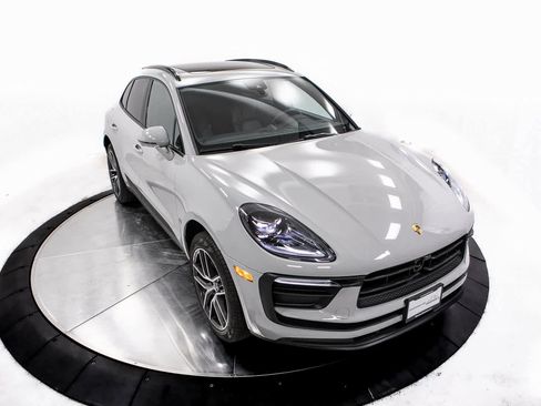 Certified 2025 Porsche Macan image 39
