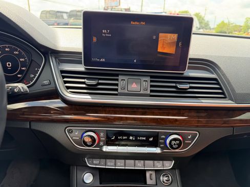 Used 2020 Audi Q5 2.0T Premium Plus w/ Premium Plus Package AWD/4WD image 16