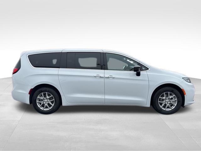 New 2026 Chrysler Pacifica Select FWD image 8