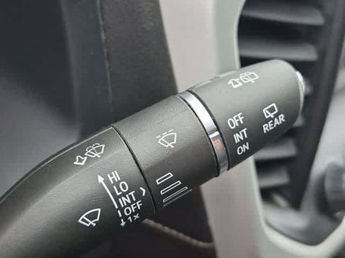 Used 2023 GMC Acadia SLE FWD image 27