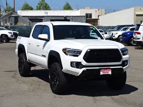 Used 2022 Toyota Tacoma TRD Off-Road w/ Technology Package AWD/4WD image 2