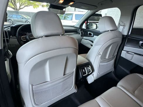 Certified 2023 Kia Sorento S FWD image 23