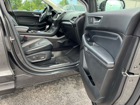 Used 2017 Ford Edge Titanium w/ Equipment Group 301A AWD/4WD image 32