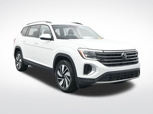 Used 2024 Volkswagen Atlas SE image 3