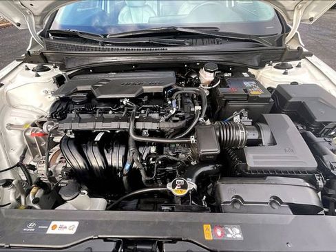 Certified 2024 Hyundai Elantra Limited image 11