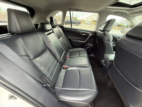 Used 2019 Toyota RAV4 XLE Premium w/ Cold Weather Package AWD/4WD image 28