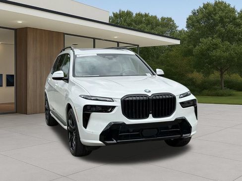 Used 2026 BMW X7 xDrive40i w/ M Sport Package AWD/4WD image 5